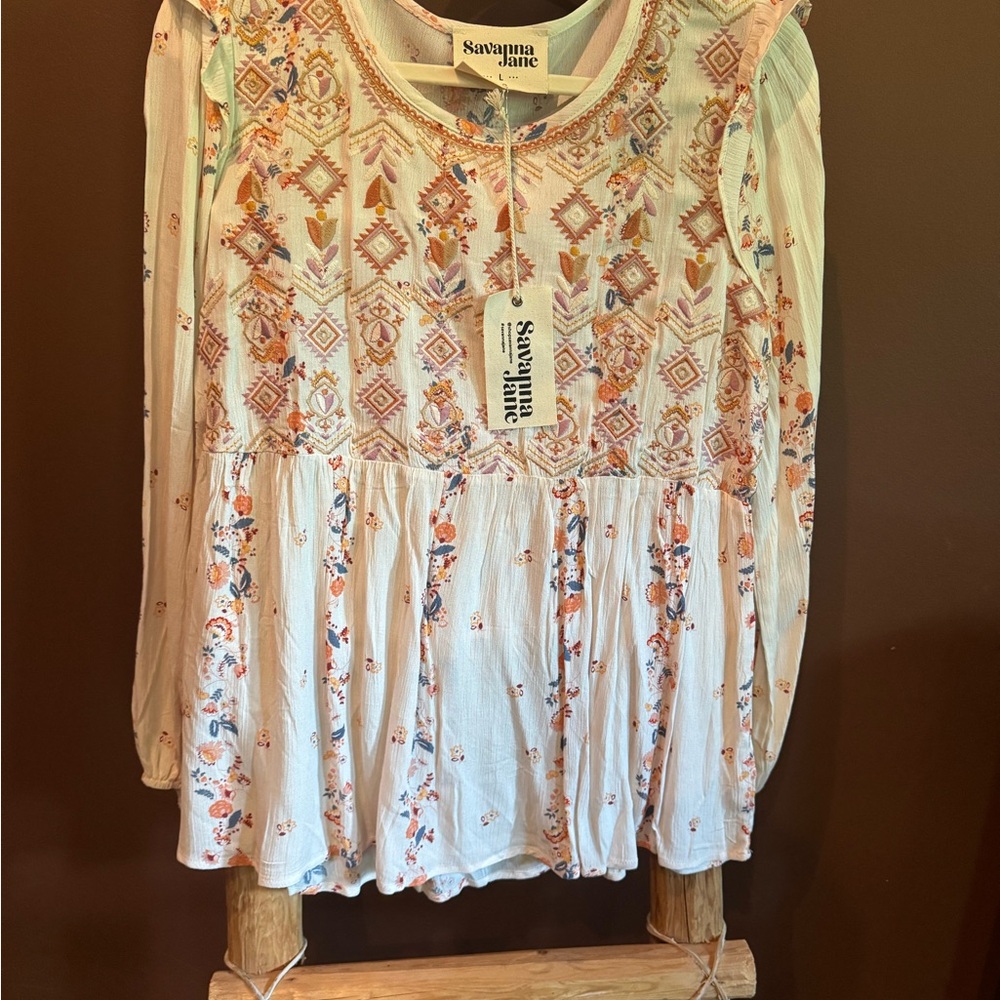 Savanna Jane Women's Floral Embroidered Top - Cream. NWT